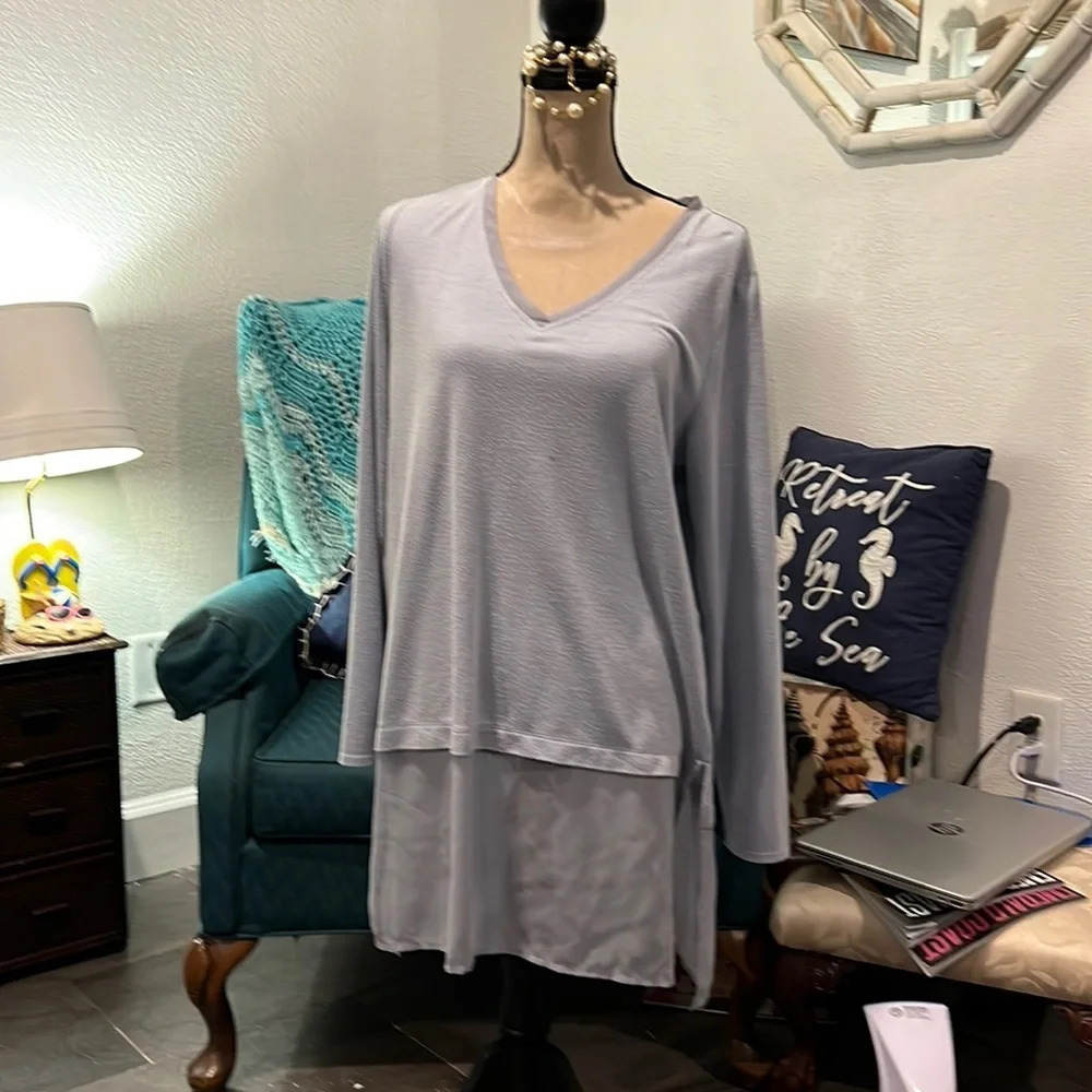 Blue long blouse shear blue around bottom